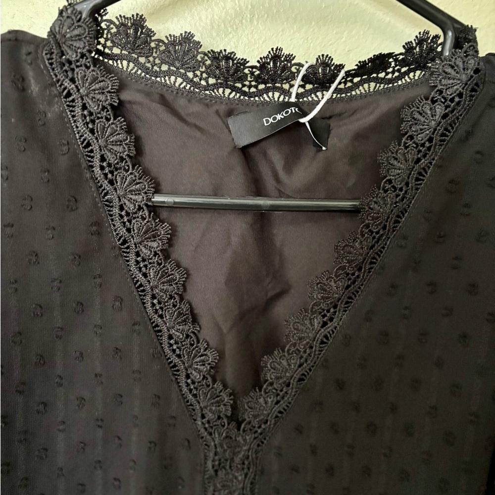 Elegant Black Lace Detail Blouse! NEW WITH TAGS! - Picture 11 of 14